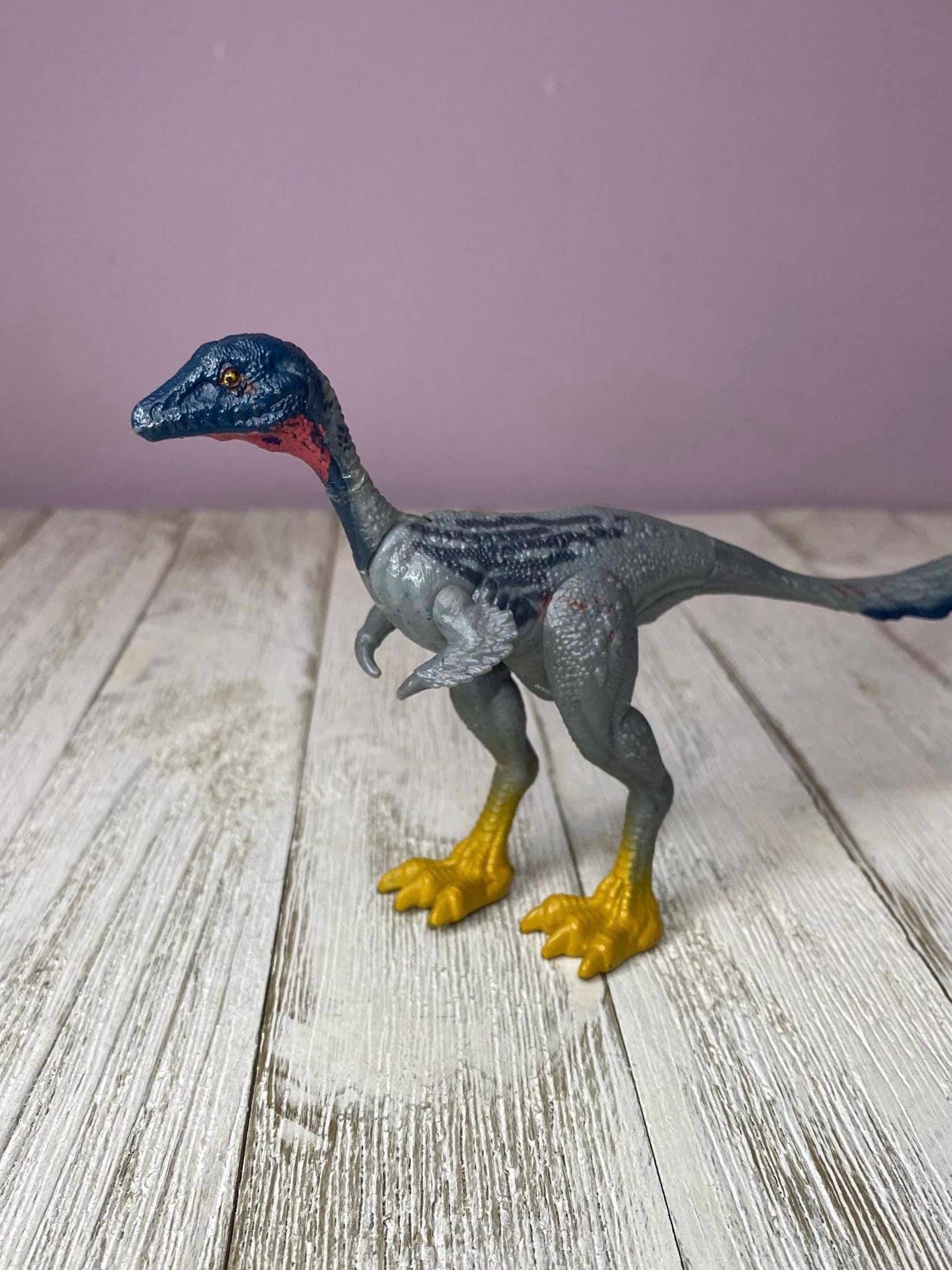 Jurassic World Dino Rivals Mononykus 6” Dinosaur Action Figure