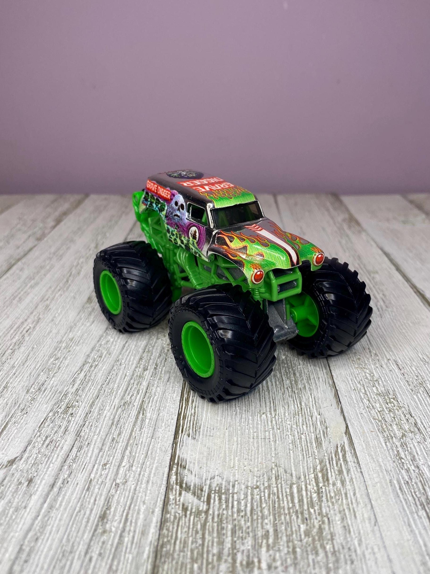 Monster Jam Grave Digger Chrome “bad to the Bone” Diecast Metal