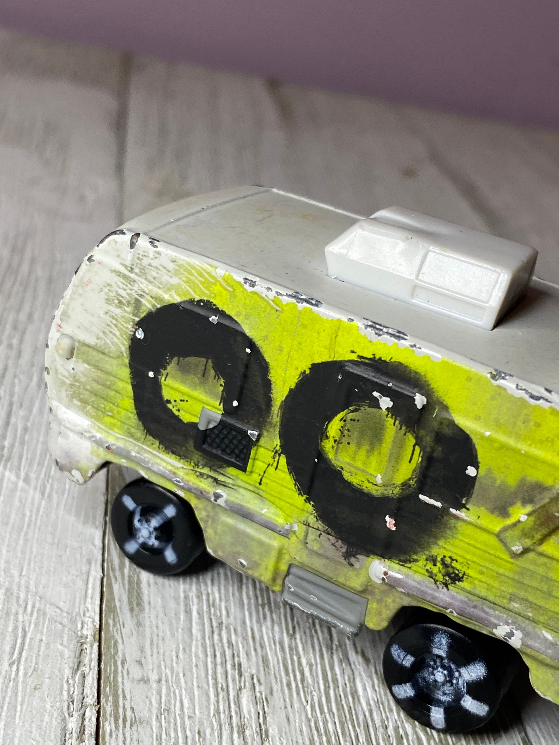 Disney/Pixar Cars 3 Crazy 8 Crashers Arvy Character Vehicle