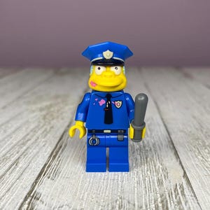 Lego The Simpsons Chief Wiggum Donut Frosting Face Minifigure (From Set 71016 The Kwik-E-Mart)
