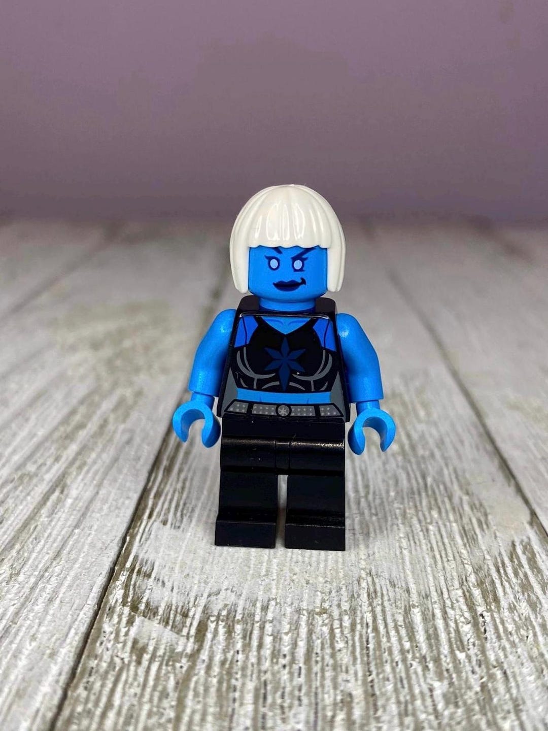 LEGO DC Super Heroes Killer Frost Minifigure (from Set 76098