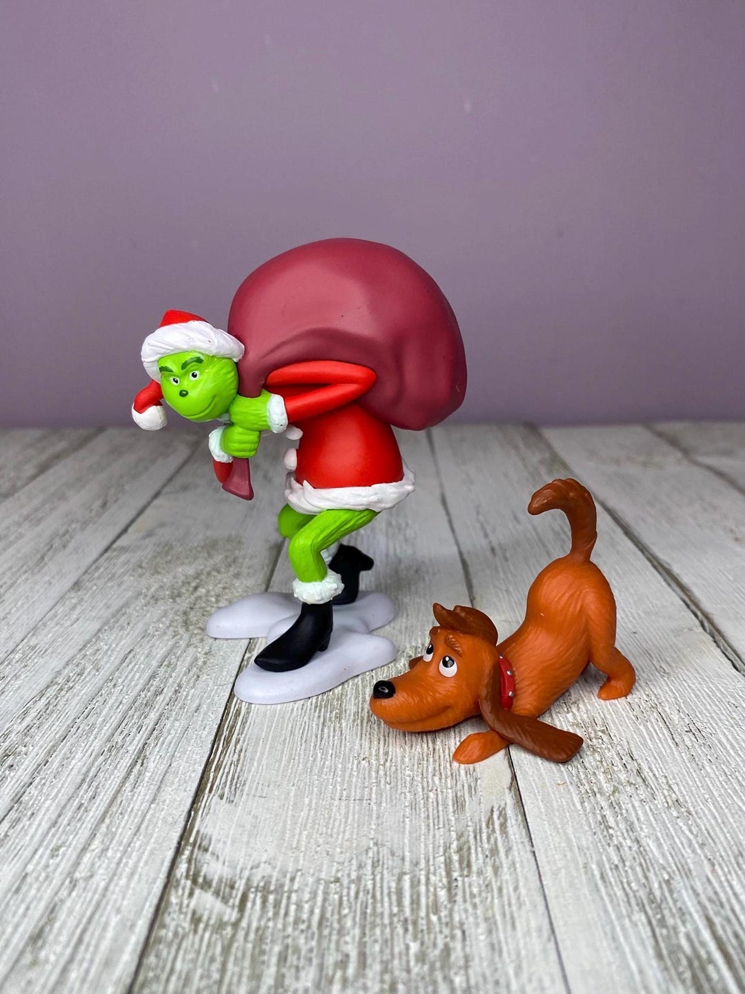 dr-seuss-the-grinch-and-max-toy-figures-christmas-illumination