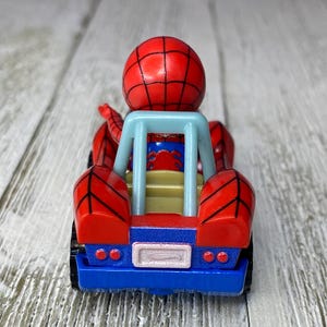 Hot Wheels Racer Verse Marvel Spiderman 2.25” Diecast Car (See Description) bild 4