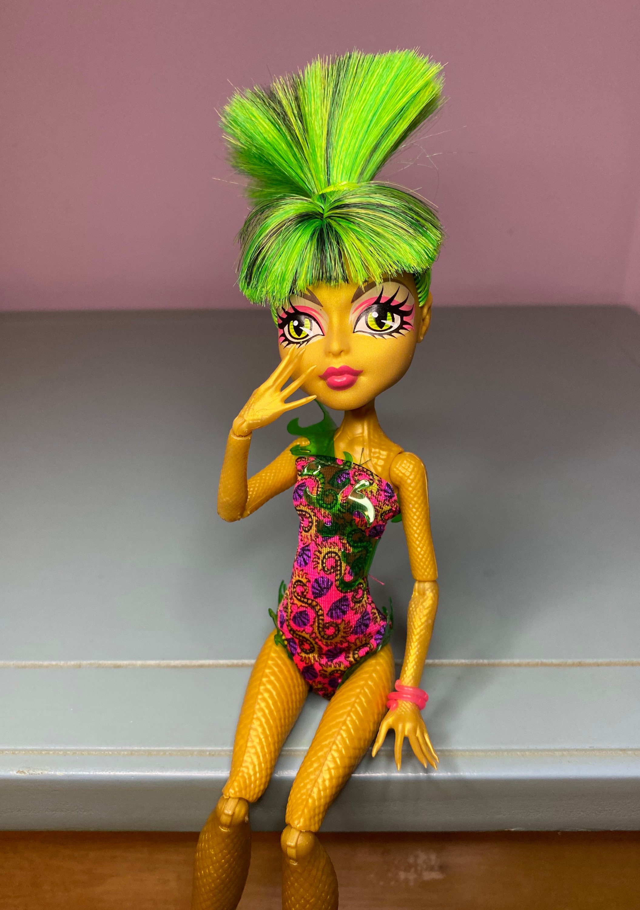 Monster High Swim Class Jinafire Long (missing Her Tail and Other