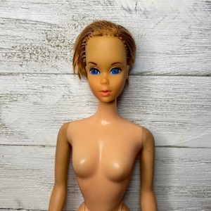 Vintage mod era sun kissed hair twist and turn Barbie doll by