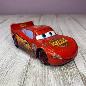 Disney Pixar Cars Lightning Mcqueen 4” Large 1:43 Scale Diecast