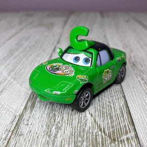 Disney Pixar Cars Chick Hicks Fan Chick Fan Mia 2.5” Diecast Metal