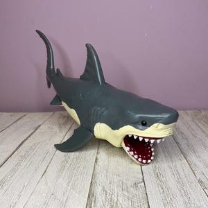 Animal Planet Great White Shark 11” Large Action Figure, Chomping