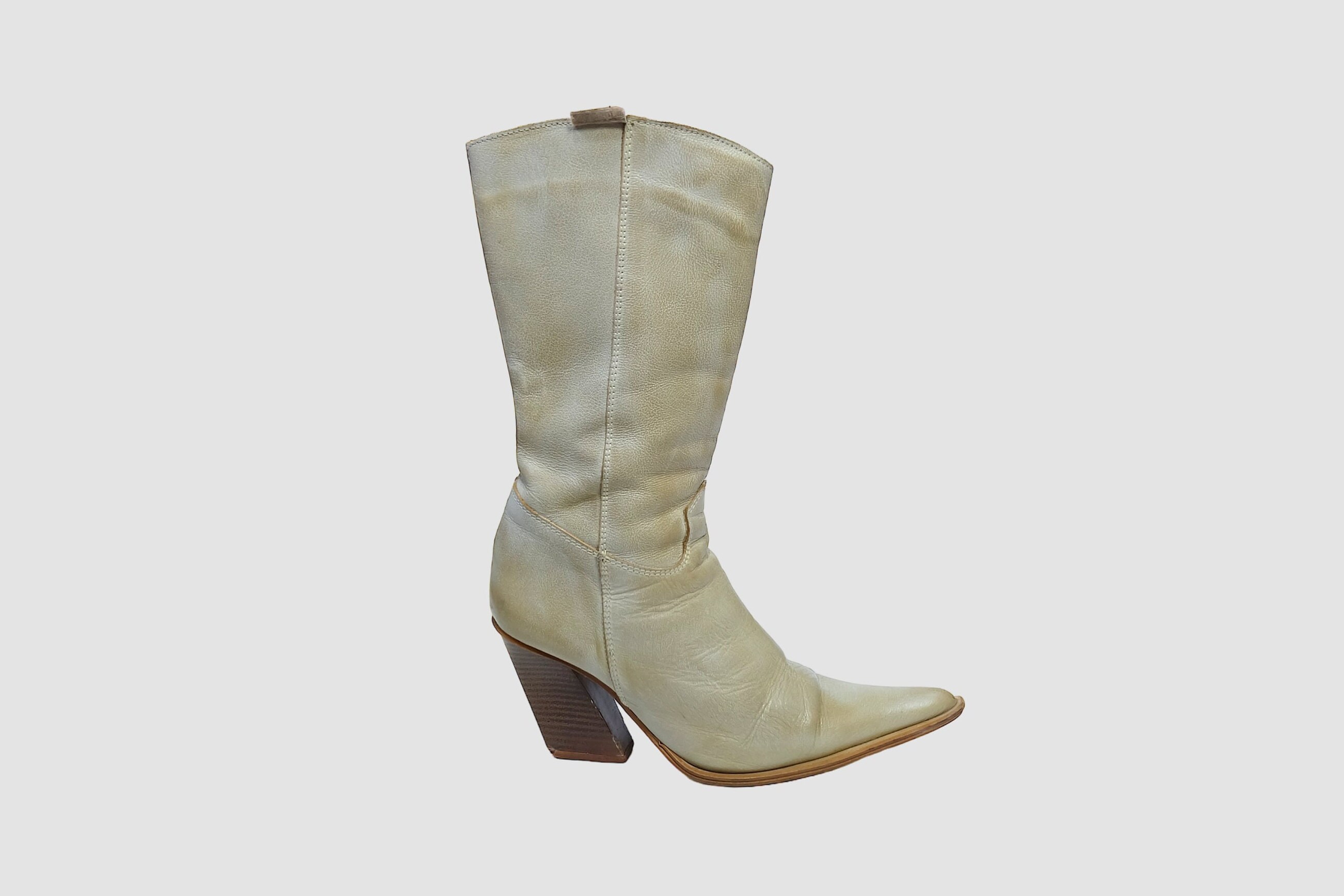Vintage shop freelance shoes