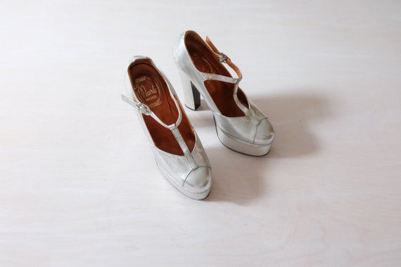 Vintage 70s Silver Leather Platform Shoes (Size UK