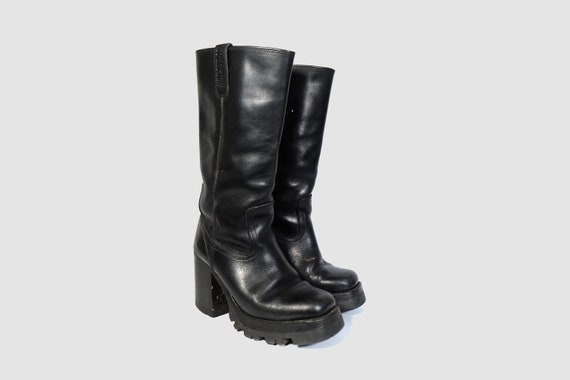 chunky platform boots 90s