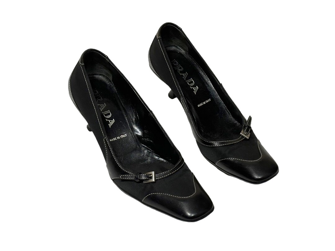 靴 PRADA S/S 2000 kitten heels S/S 2000 Kitten Heel – Marimaria Vintage