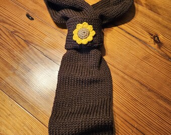 Écharpe à poignets boutonnés tricotée à la main