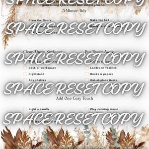 Pode incluir: Uma lista de verificação imprimível intitulada RESET MY SPACE com um guia de organização de 5 minutos, contendo caixas de seleção para tarefas como limpar o chão, arrumar a cama, limpar superfícies e adicionar um toque aconchegante.