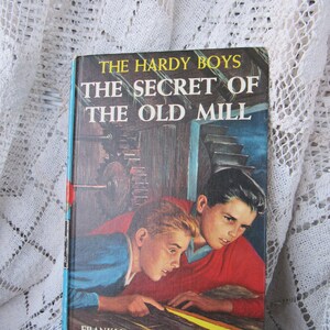 The Secret of the Old Mill = Hardy Boys Mystery
