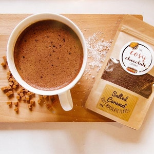 Chocolate caliente con caramelo salado y virutas - Regalo para gourmets - Chocolate gourmet - Caramelo salado - Chocolate caliente - Regalo de cumpleaños - Apto para veganos imagen 2