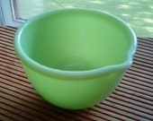 Vintage jadeite small mixing serving bowl with pour spout retro kitchen milkglass McKee Hazel Atlas glass mid century seafoam green 50s