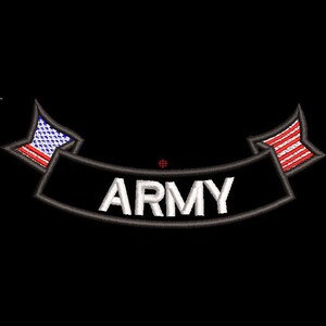 Peut inclure: Un écusson brodé noir et blanc avec un drapeau américain rouge, blanc et bleu de chaque côté d'une bannière noire avec le mot "ARMY" en blanc.