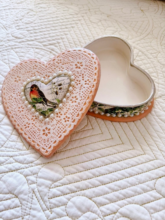 Peach Songbird-Ceramic Heart Jewelry/Trinket/Candy Box w/ Doily Look Lid