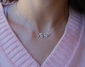 Dainty flowers necklace, cz necklace, sterling silver 925 necklace, minimalist necklace, delicate cz necklace, wedding necklace.