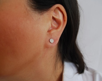 Silver 925 studs earrings, cz earrings, dainty studs earrings, sterling silver earrings, diameter: 6 mm.