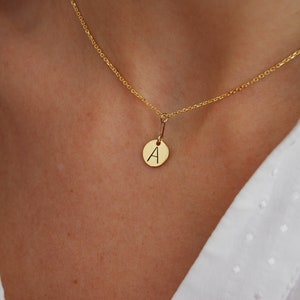 A initial necklace, sterling silver necklace, dainty disc necklace, minimalist necklace, medal necklace, diameter: 8 mm.