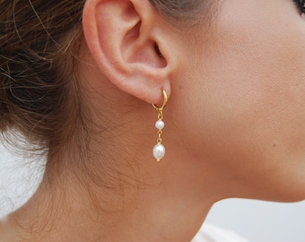 Dainty Pearls earrings, sterling silver 925 earrings, wedding earrings, silver hoops.