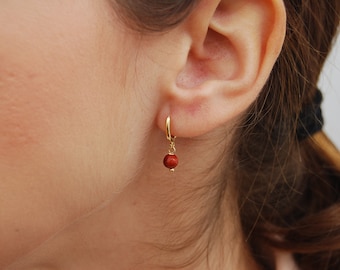 Boucles D'oreilles Anciennes En Argent Massif Et Corail Sculpté