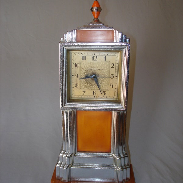 1930s Rare Manning Bowman Iconic Machine Age Art Deco Chrome and Bakelite Electric Mantle Clock