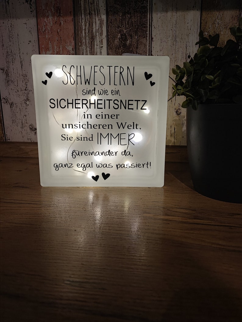 Glasbaustein mit Beleuchtung SCHWESTERN Dekolicht Beleuchtung Geschenkidee Bild 2