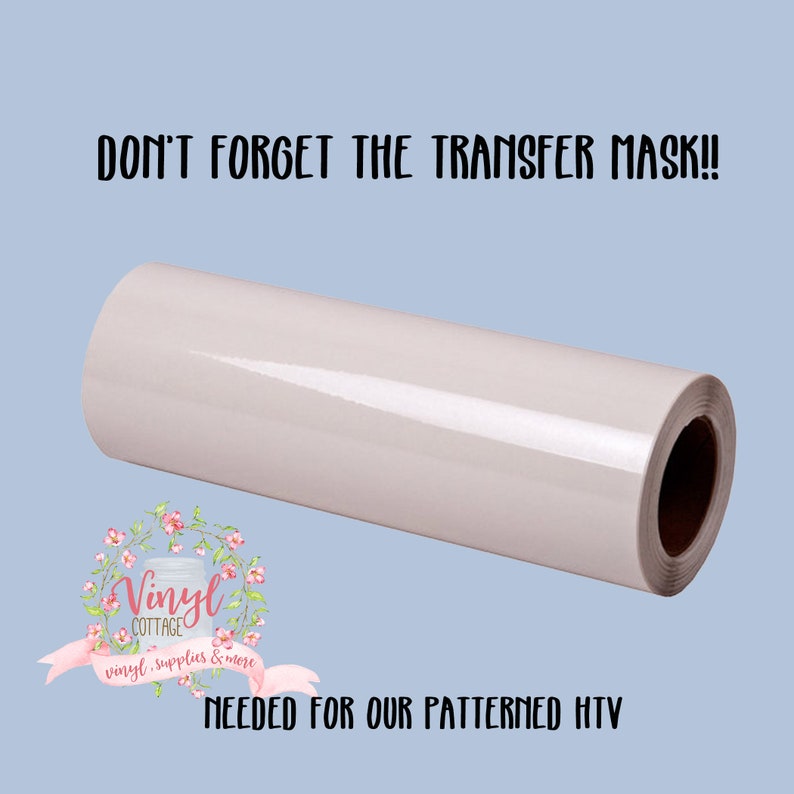 Peut inclure: Un rouleau de ruban adh&eacute;sif de transfert blanc, n&eacute;cessaire pour appliquer du vinyle thermocollant &agrave; motifs sur du tissu. Le texte "DON'T FORGET THE TRANSFER MASK!!" est en haut de l'image. Le texte "Vinyl Cottage vinyl, supplies & more" est en bas de l'image. Le texte "NEEDED FOR OUR PATTERNED HTV" est en bas de l'image.