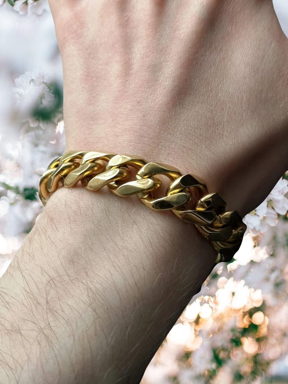 Curb link bangle by Najo Curb link bangle by Najo