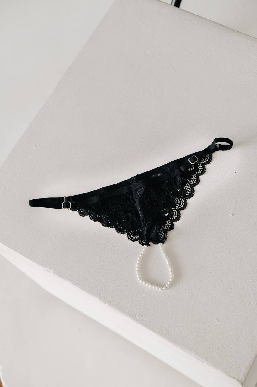 熟女のオープンクロッチパンティー 