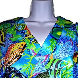Poissons tropicaux gommage médical Top infirmière gommage uniformes d&#39;hôpitaux