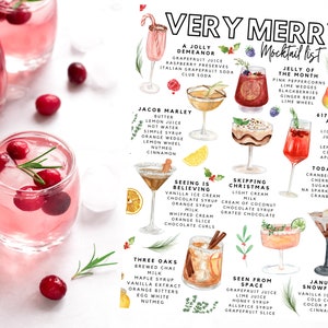 K&ouml;nnte beinhalten: Festliches Bild mit drei Gl&auml;sern rosa Mocktails, garniert mit Cranberries und Rosmarinzweigen, neben einer Aquarellillustration einer "Very Merry Mocktail List" mit verschiedenen Getr&auml;nkerezepten. Die Getr&auml;nke stehen auf einer wei&szlig;en Oberfl&auml;che.
