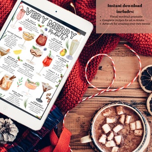 K&ouml;nnte beinhalten: Ein Tablet zeigt eine "Very Merry Mocktail List" mit Getr&auml;nkeillustrationen und Rezepten. Es liegt auf einer Holzoberfl&auml;che mit einer roten Strickdecke, getrockneten Orangenscheiben und einer Tasse hei&szlig;er Schokolade.