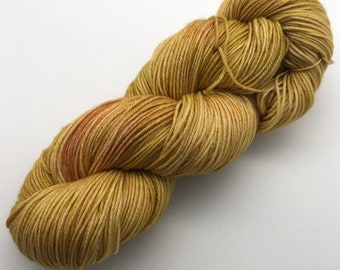 Gold, kitty eye color inspired, hand dyed yarn, 85/15, superwash, merino nylon blend, 400 meters/ 100 grams, cat love, DK WEIGHT