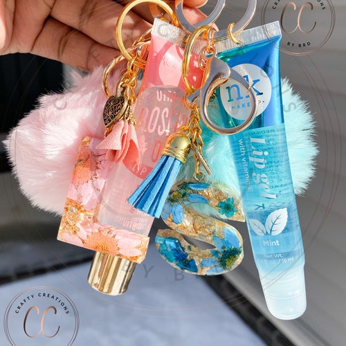 pom pom keyring with initial