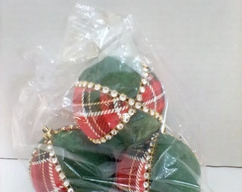 3" fabric covered ball ornament, Kimekomi style.