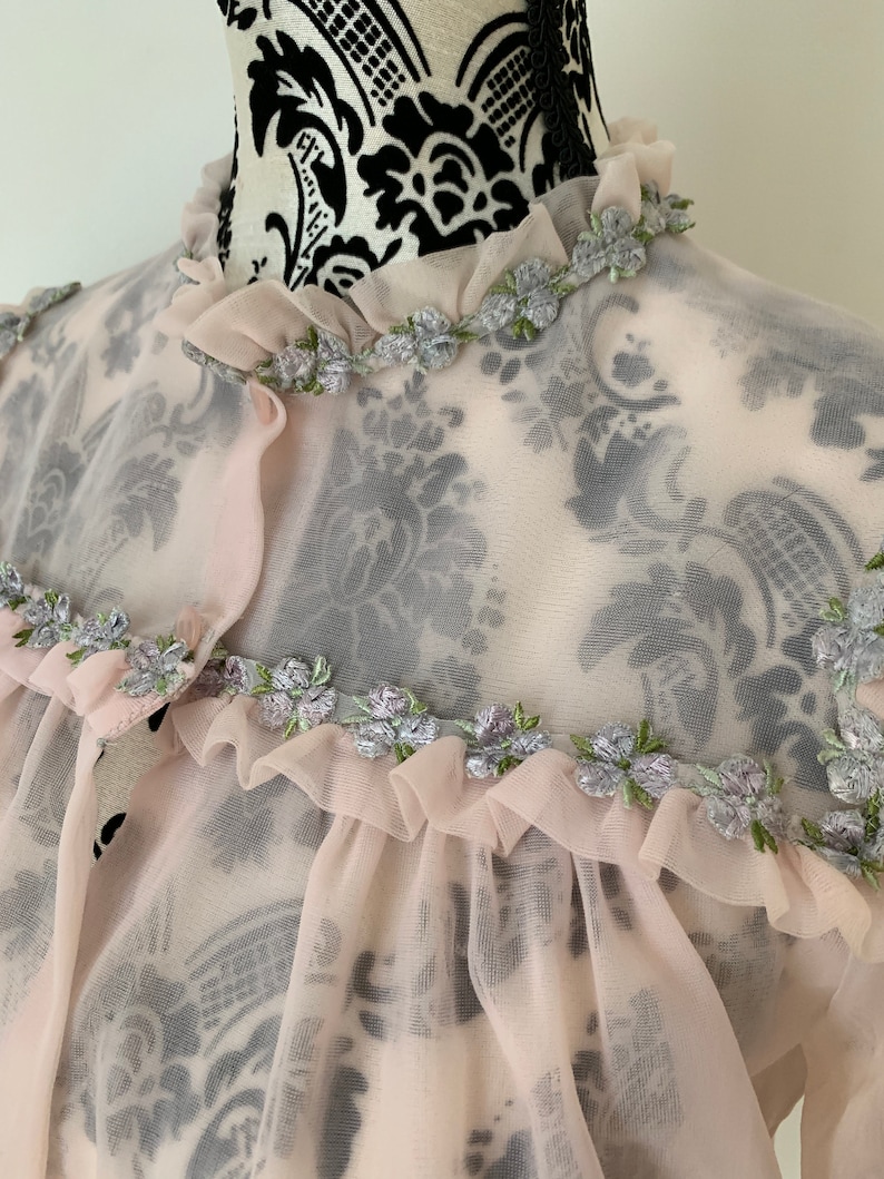 Bed jacket pink 50s with flowers