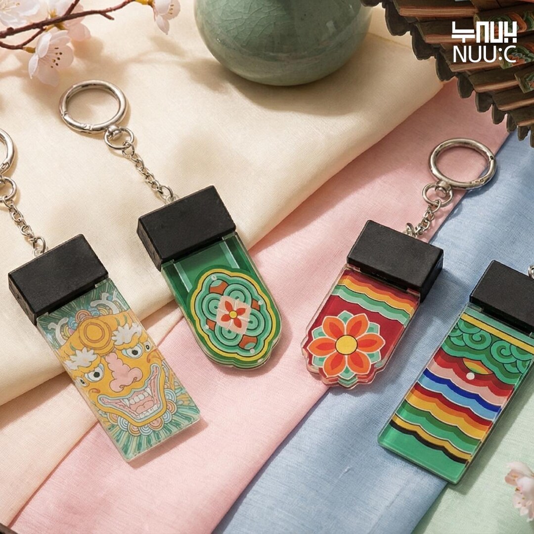 Ancheong Traditional Korean LED Keyring, Palace Pattern Lantern ...