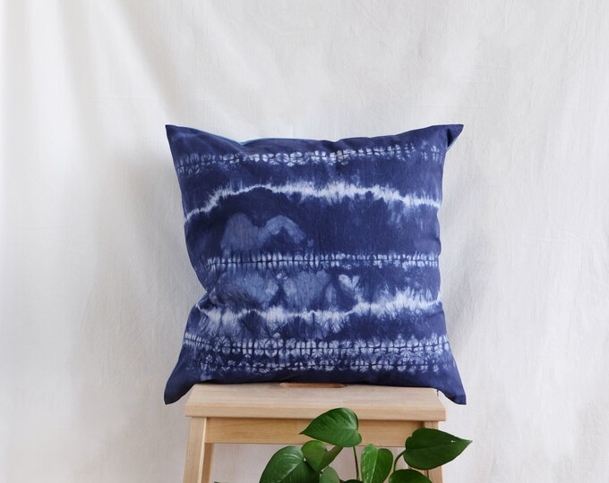 Blue Bohemian Pillow Cover With Zipper 1970s Style Tie Dye Etsy