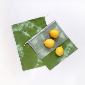 Set of 2 Zero waste market bags. Green Tie dye reusable grocery bags. Plastic bag replacement vegetable mesh bags