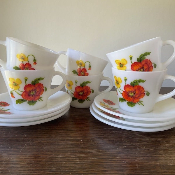 PYREX - jaj - Rare poppy pattern - 6 tea cups and saucers - milkglass