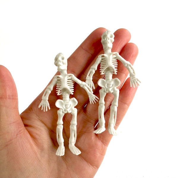 Miniature Skeleton figurine plastic Halloween decoration 7cm x 4cm Dollhouse Miniatures