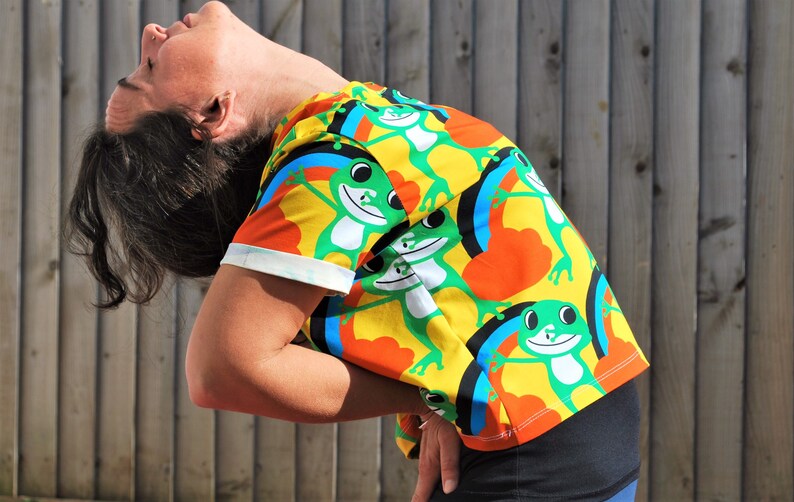 Frog tshirt Organic cotton Dancing frog print box top Cropped t shirts for Women Box graphic tee shirt Yoga clothing