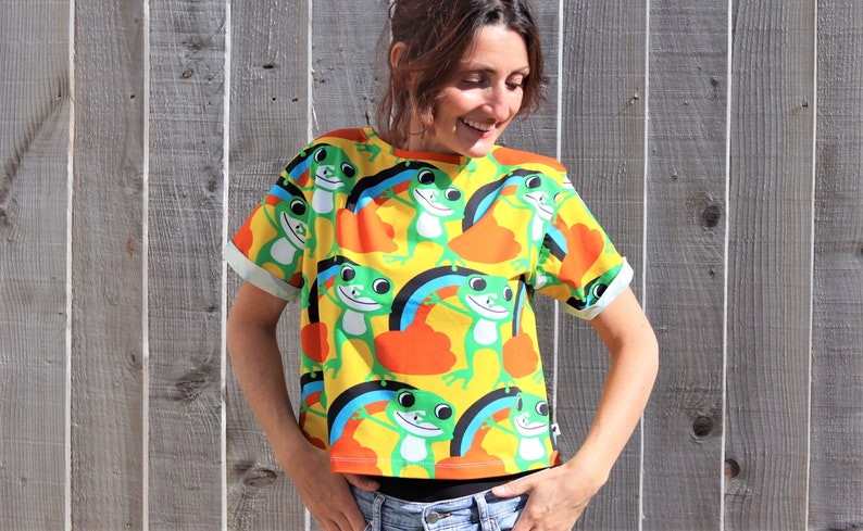 Frog tshirt Organic cotton Dancing frog print box top Cropped t shirts for Women Box graphic tee shirt Yoga clothing