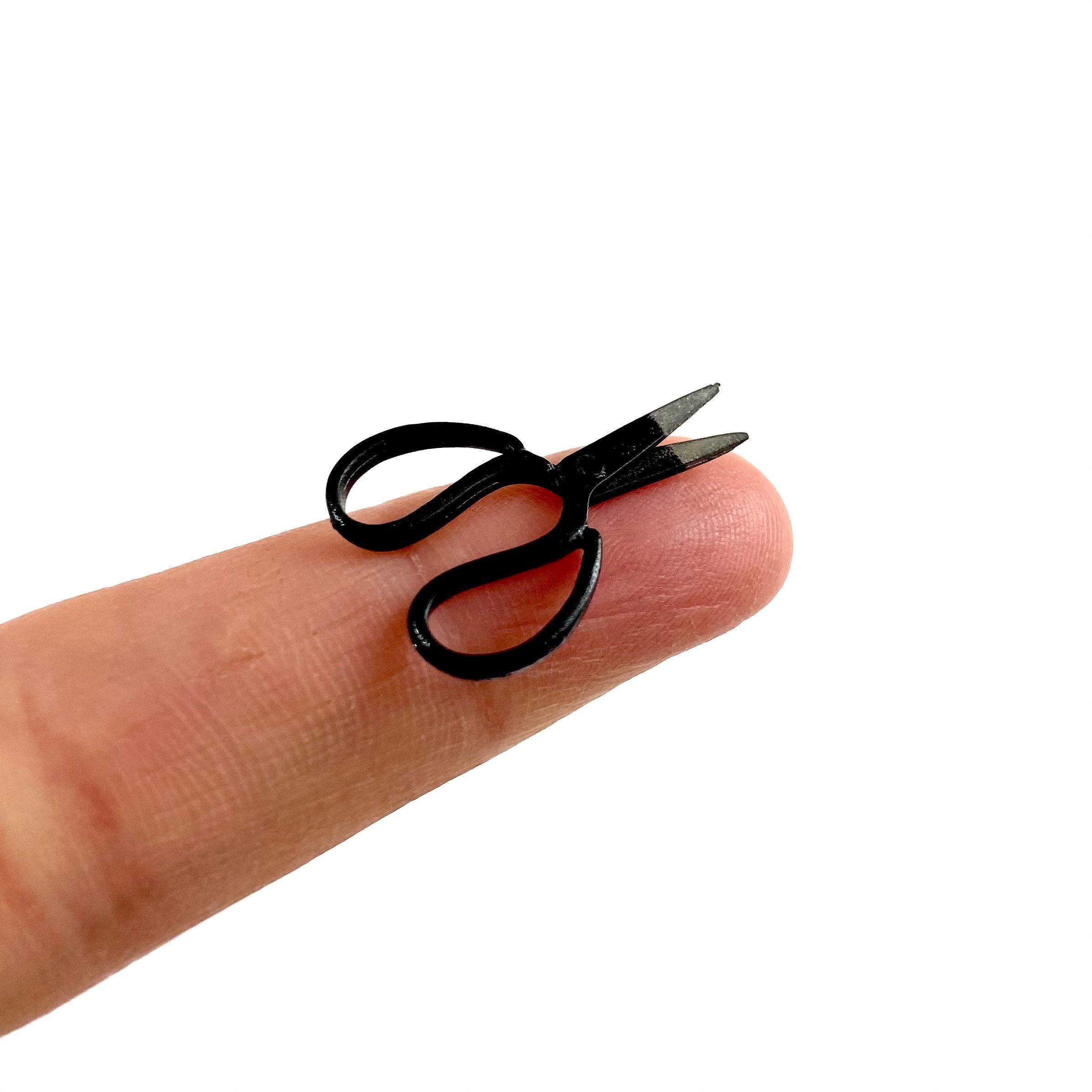 Tiny scissors online