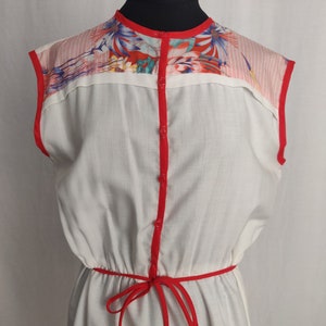 Vintage 70s 80s Tropical White Summer Dress // Floral Red Pink Sleeveless Button-Up image 2