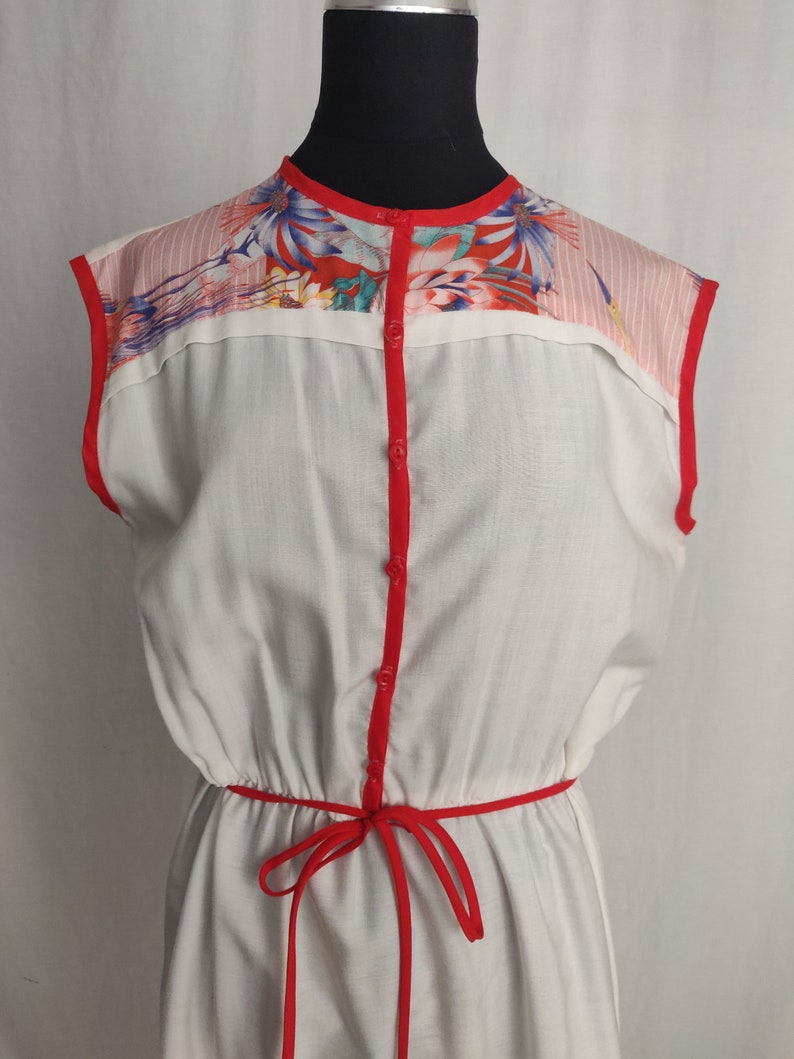 Vintage 70s 80s Tropical White Summer Dress // Floral Red Pink Sleeveless Button-Up image 2